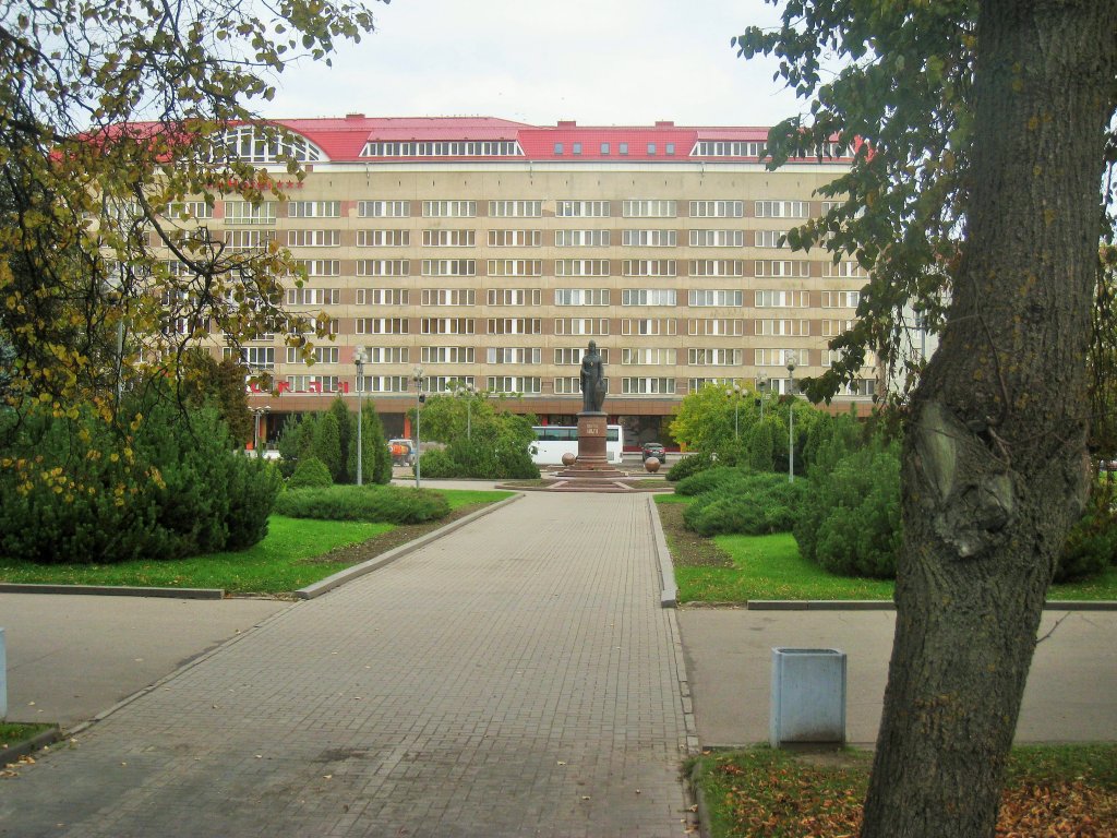 гостиница Рижская и памятник  княгине Ольге