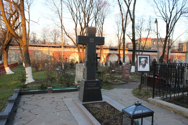 могила Солженицина