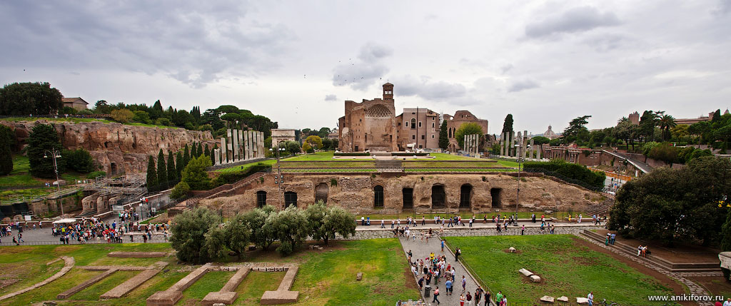 Вид на Римский форум с Колизея