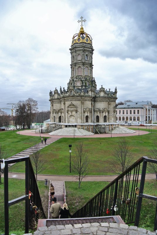 Вид на церковь Знамения со смотровой площадки